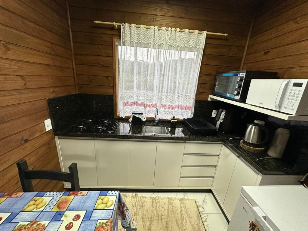 Een keuken of kitchenette bij Casa Aconchego