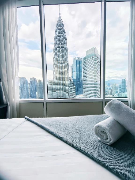 Sky Suites KLCC Apartment by Premium Family Room Stay photo