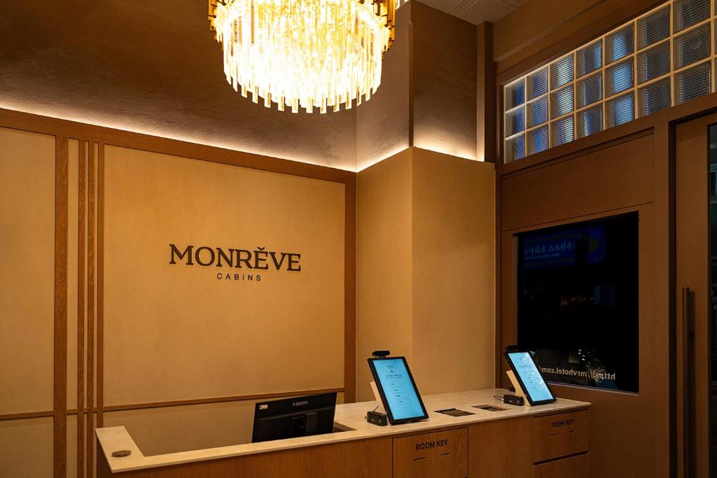a lobby with two computer monitors on a counter at Monrêve Cabins 몽헤브캐빈즈 in Seoul
