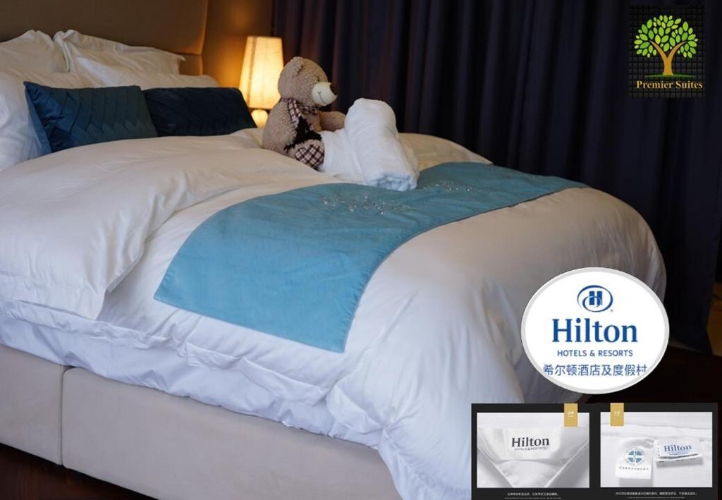 Postel nebo postele na pokoji v ubytování Premier Suite Seaview 3 minute to gurney