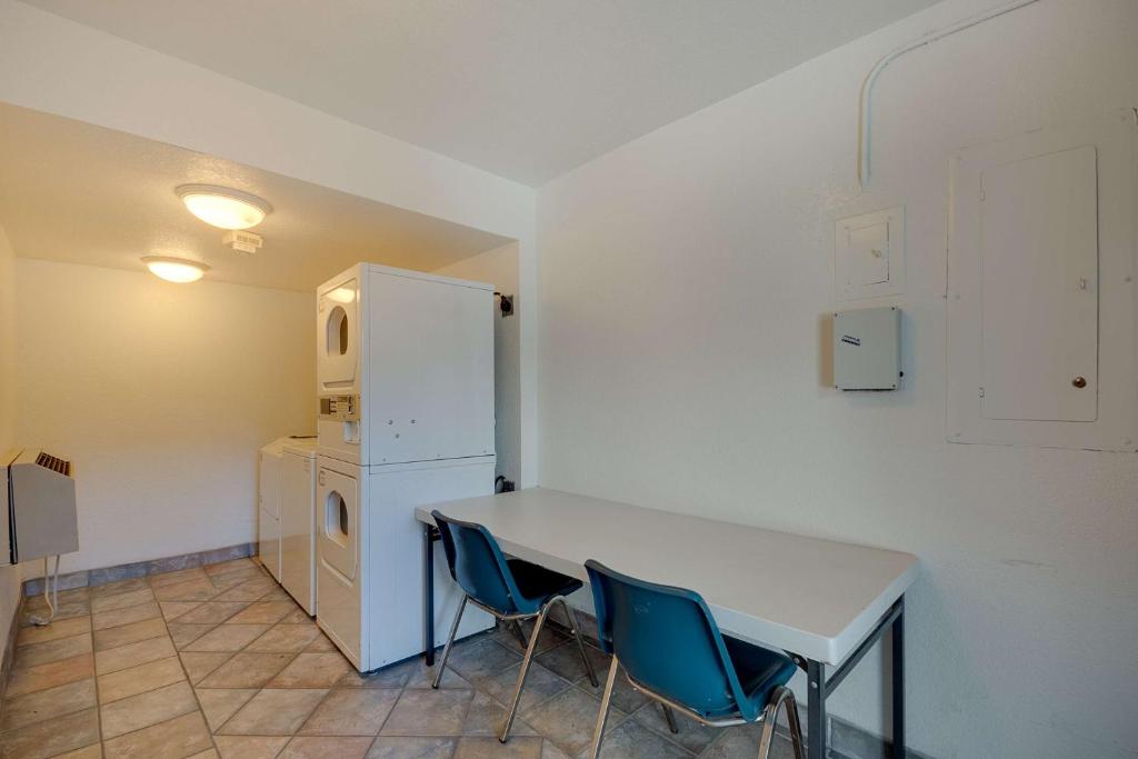 Kuchyň nebo kuchyňský kout v ubytování Motel 6-Bellingham, WA