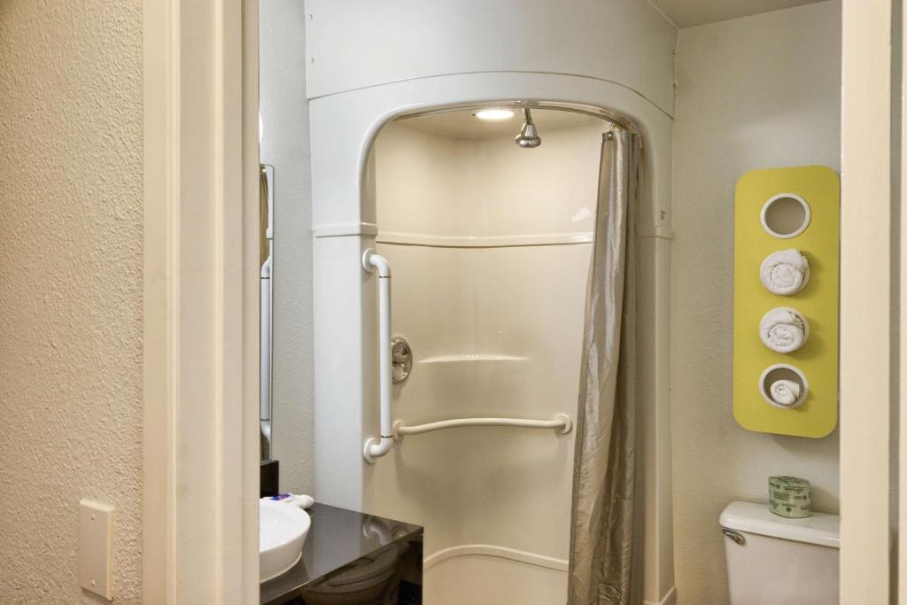 Koupelna v ubytování Motel 6-Everett, WA - North