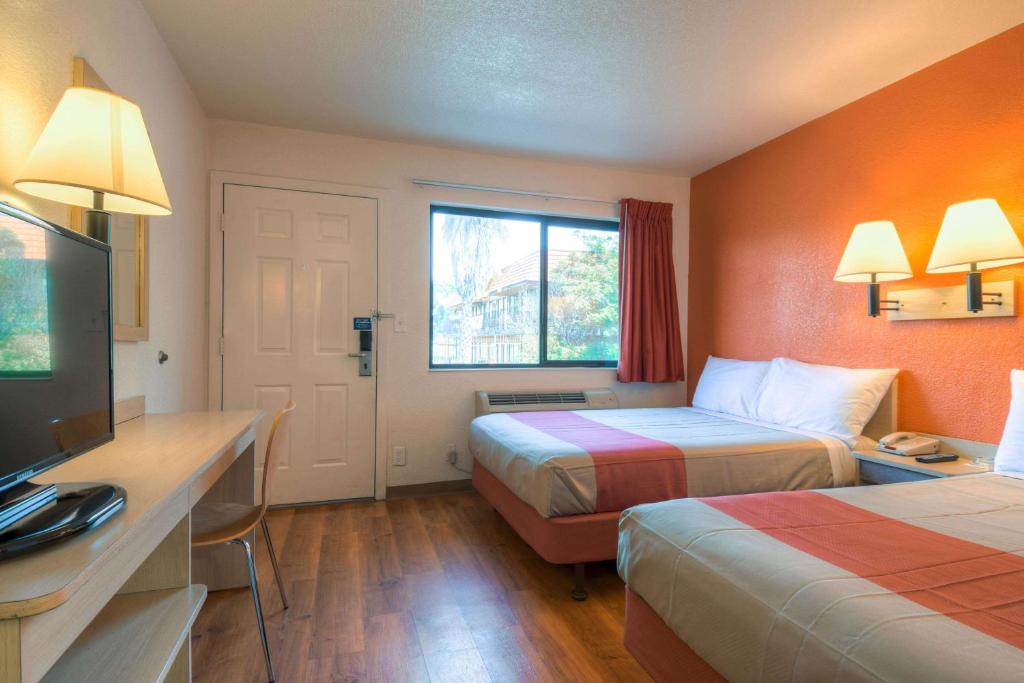 Motel 6-San Ysidro, CA - San Diego - Border - 