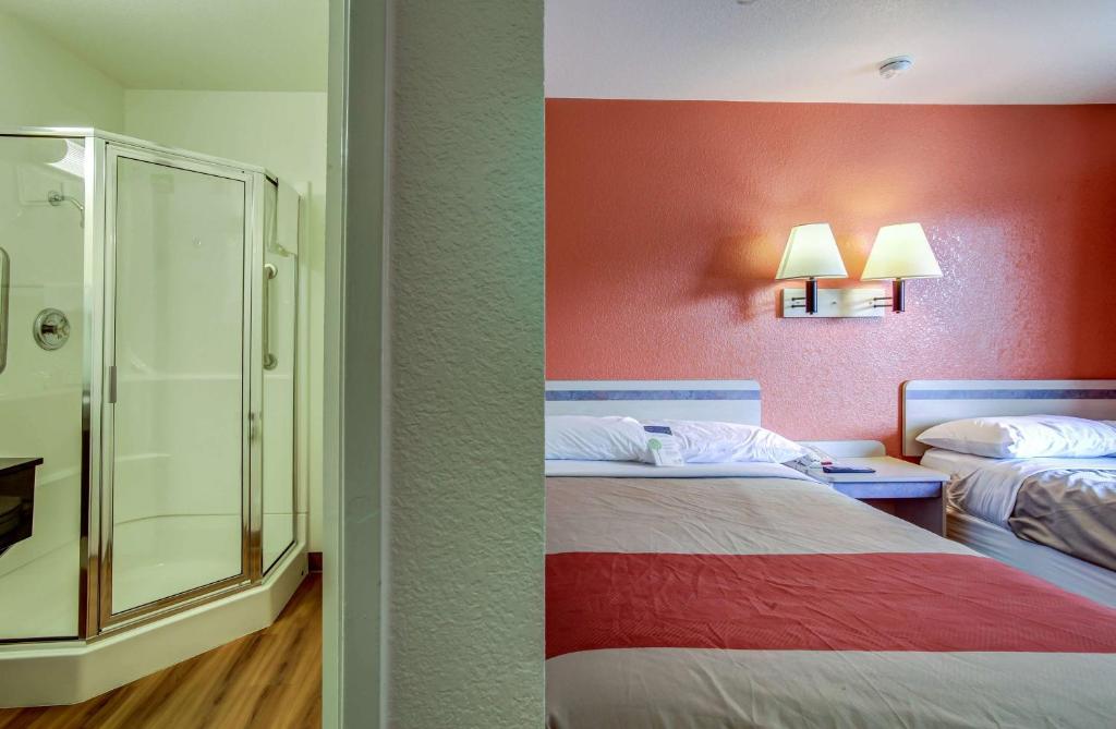 Postel nebo postele na pokoji v ubytování Motel 6-Grants Pass, OR