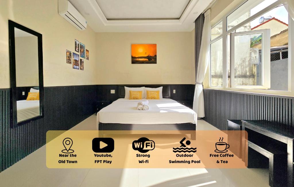 een hotelkamer met een bed en een raam bij Flamingo Homestay - Spacious Room with Comfortable Spring Mattress - 200m from Hoi An Ancient Town & Night Market in Hội An