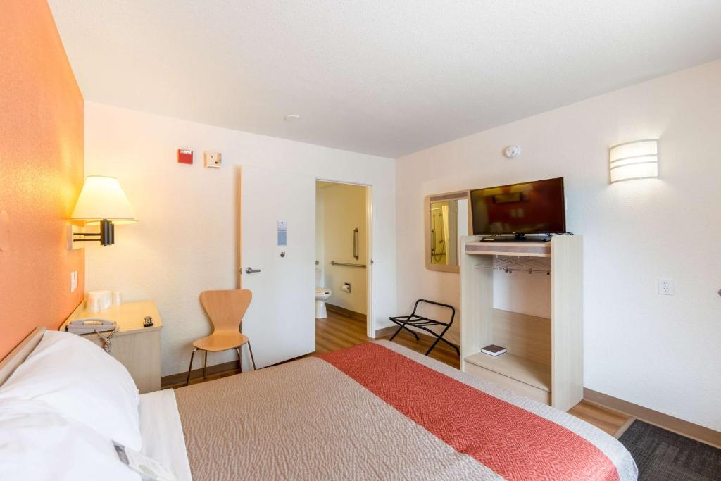 Motel 6-Klamath Falls, OR - Camera Regina