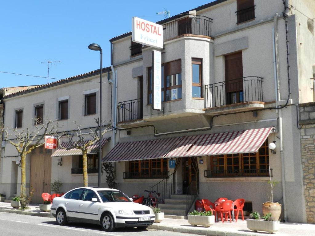 a white car parked in front of a hotel at Cal Feliuet in Passanant i Belltall