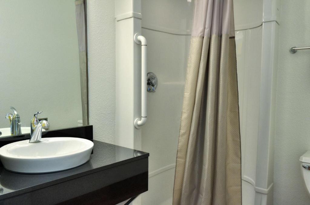 a bathroom with a sink and a shower at Motel 6-Santa Nella, CA - Los Banos - Interstate 5 in Santa Nella