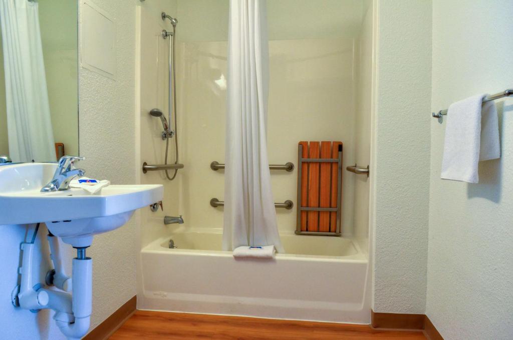 a bathroom with a shower and a sink and a tub at Motel 6-Santa Nella, CA - Los Banos - Interstate 5 in Santa Nella
