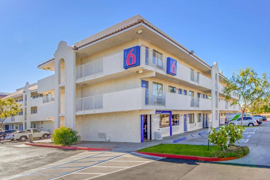 Motel 6-Phoenix, AZ - West - Housity
