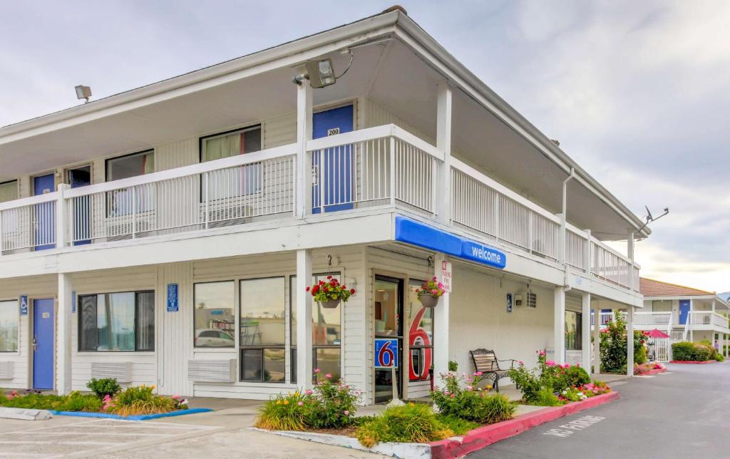 a large white building with blue accents at Motel 6-Medford, OR - North in Medford