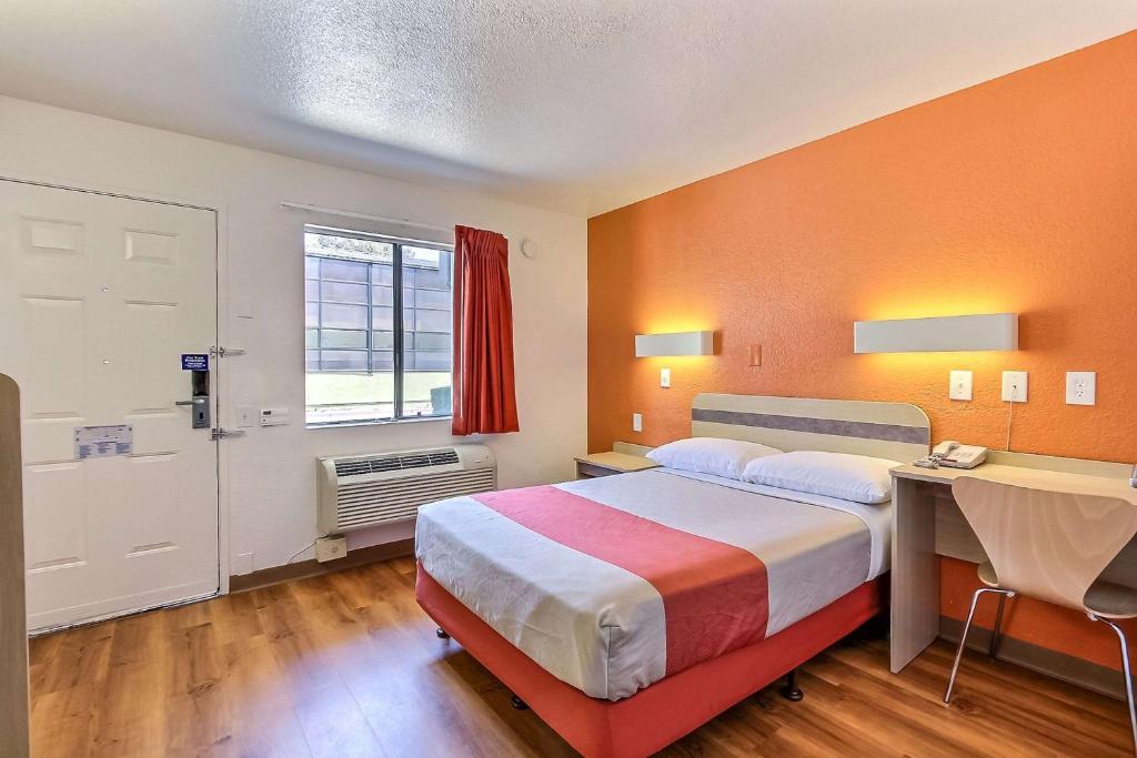 Motel 6-Fremont, CA - North - Queen Kamer - Toegang Voor Gehandicapten