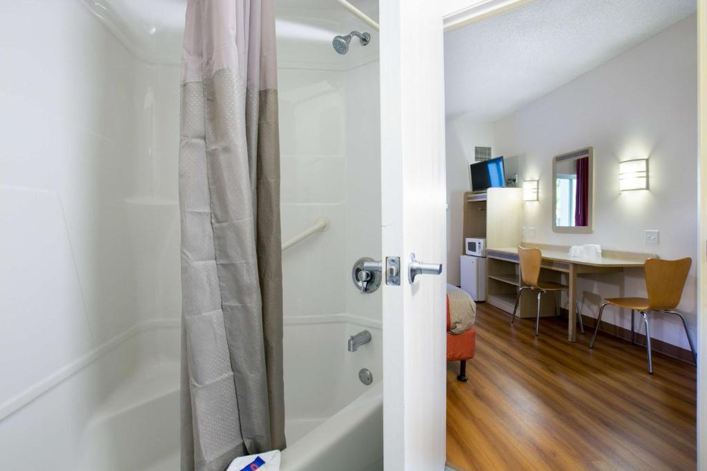 Motel 6-Brooklyn Center, MN - Minneapolis - Habitación Queen