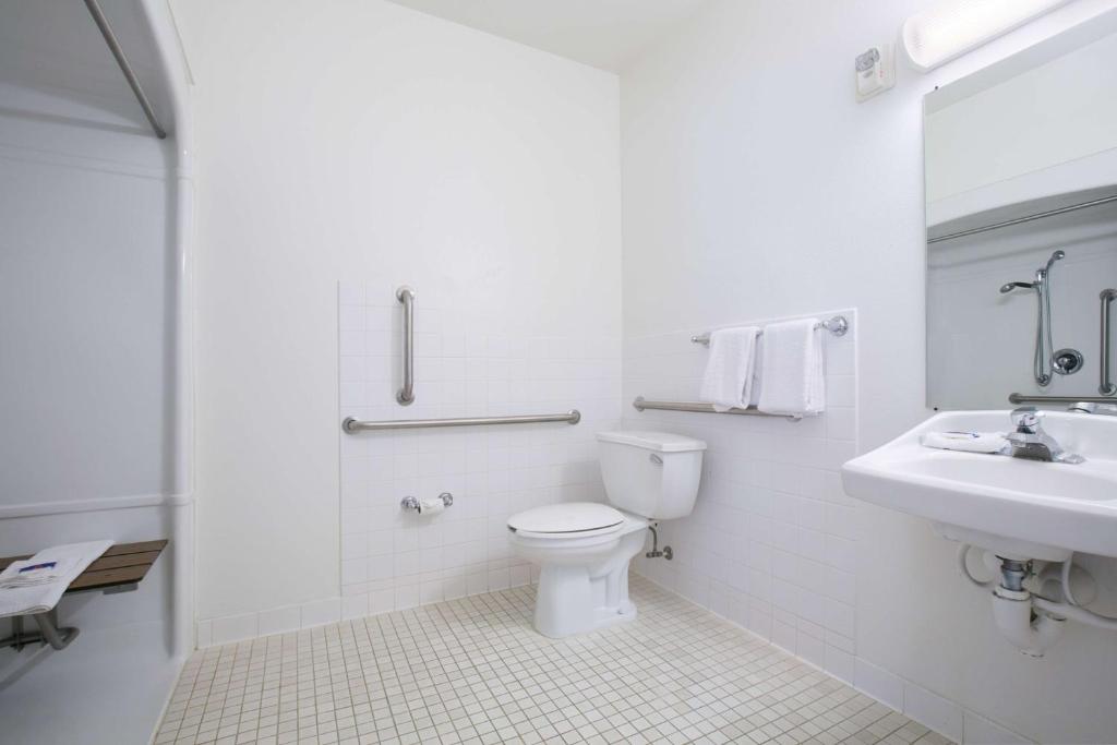 Motel 6-Brooklyn Center, MN - Minneapolis - Chambre Quadruple - Accès Personnes Handicapées