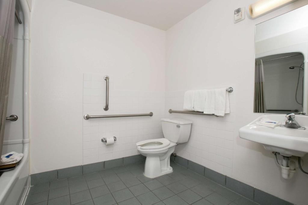 Motel 6-Brooklyn Center, MN - Minneapolis - Queen Kamer - Toegang Voor Gehandicapten