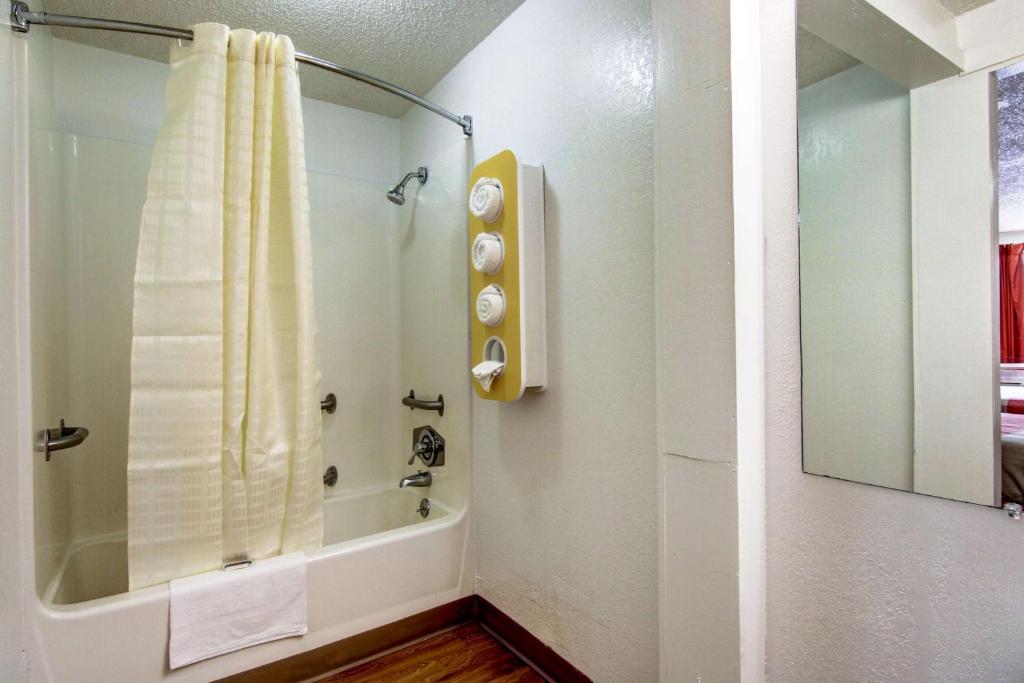 Motel 6-Union City, GA - Atlanta Airport - Vierbettzimmer – Raucher