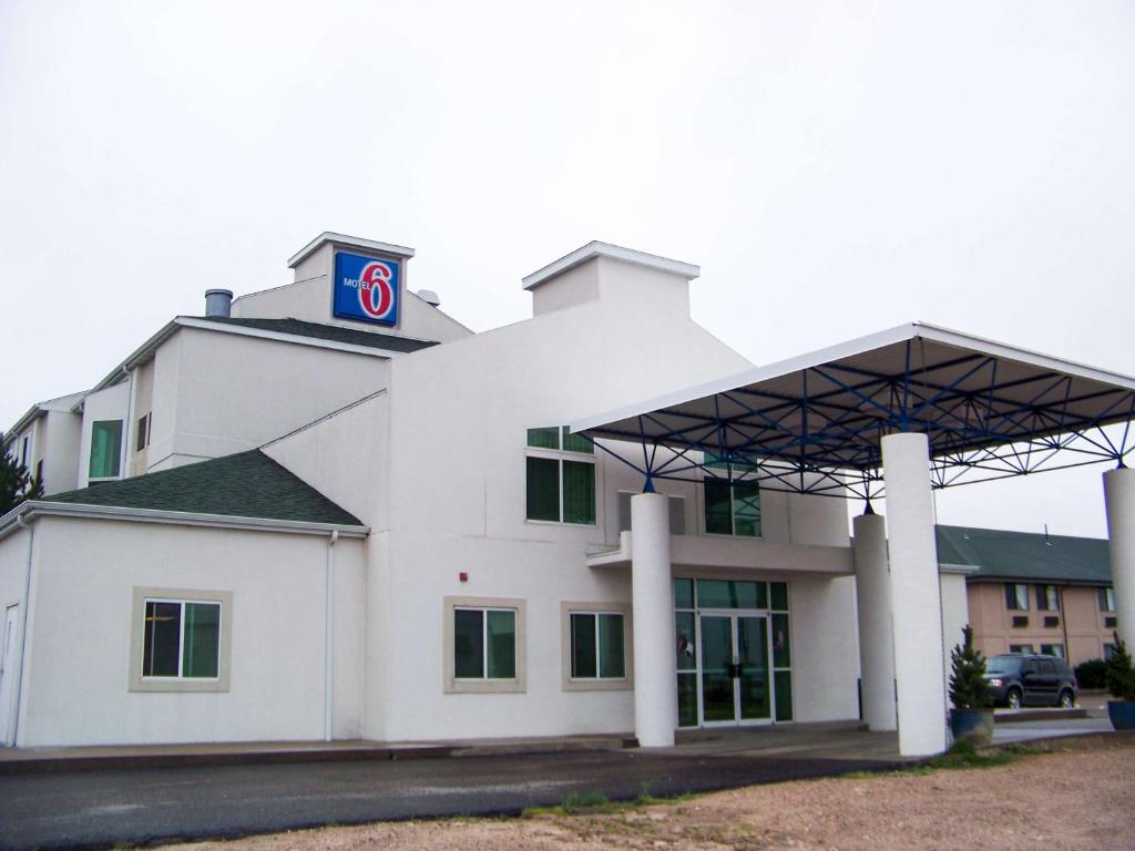 a large white building with a number six on it at Motel 6-Sidney, NE in Sidney