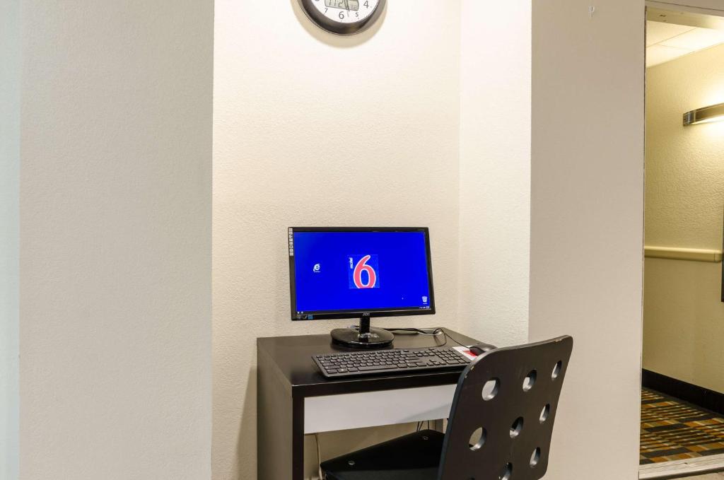 Motel 6-Bristol, VA photo