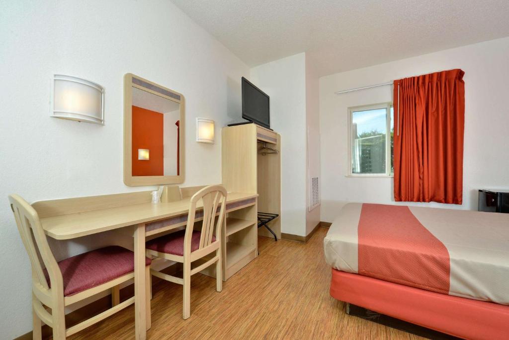 Postel nebo postele na pokoji v ubytování Motel 6-McKinney, TX - North