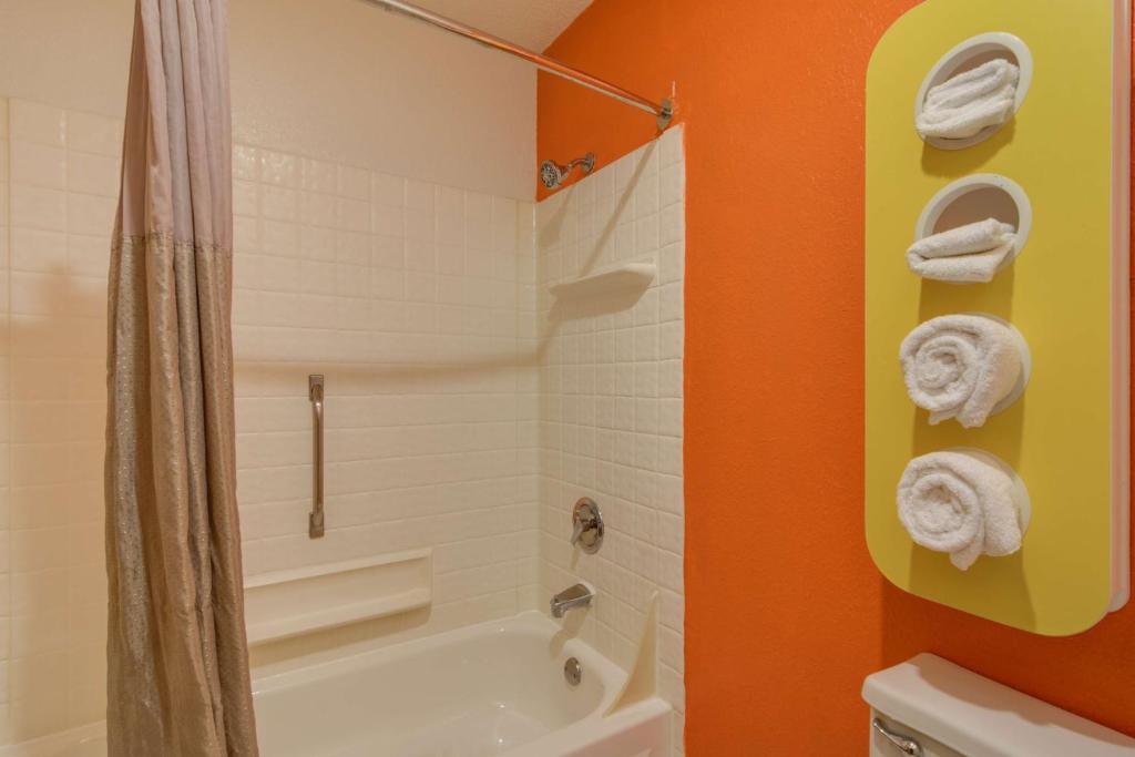 Koupelna v ubytování Motel 6-Waukegan, IL
