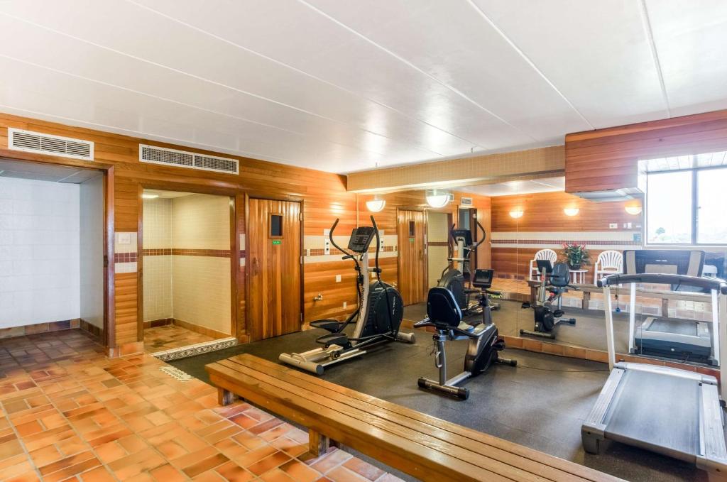 Fitness centrum a/nebo fitness zařízení v ubytování Baymont by Wyndham Gillette