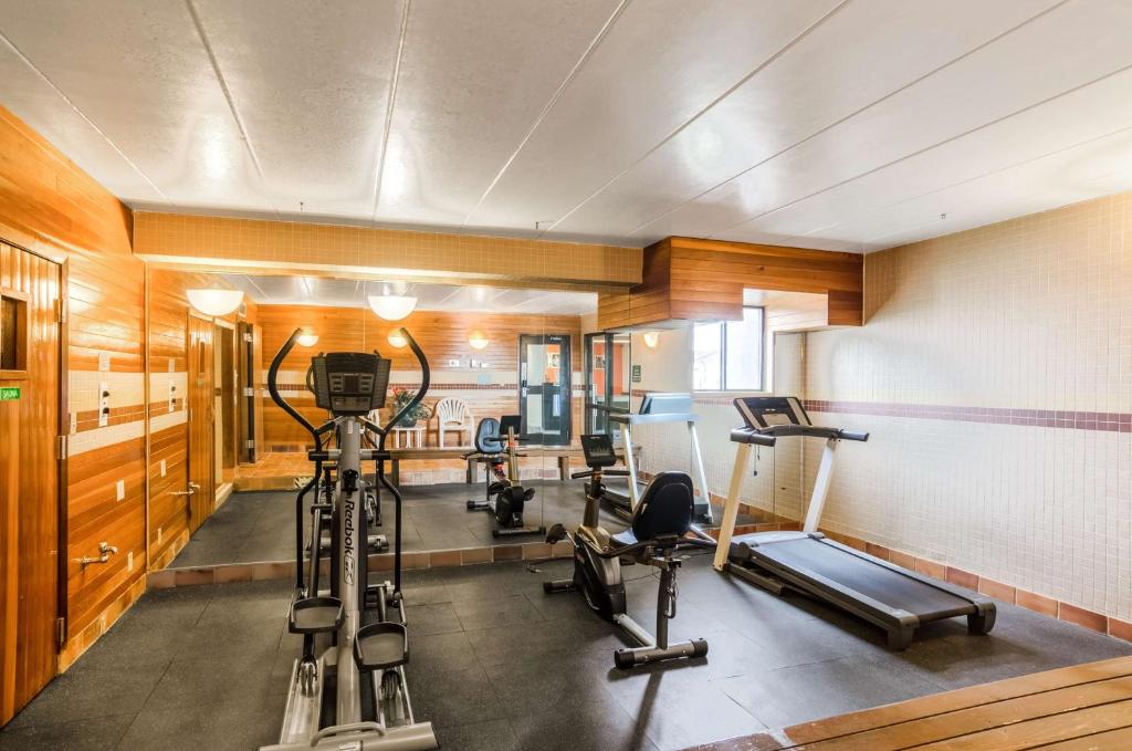 Fitness centrum a/nebo fitness zařízení v ubytování Baymont by Wyndham Gillette