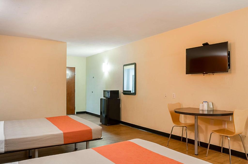 Motel 6-New Orleans, LA - Near Downtown - 