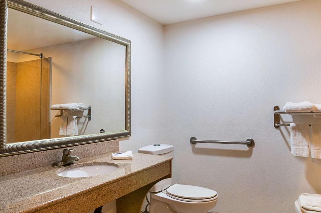 Motel 6-New Orleans, LA - Near Downtown - King Room With Roll-in Shower - Accès Aux Personnes Handicapées - Non-fumeur