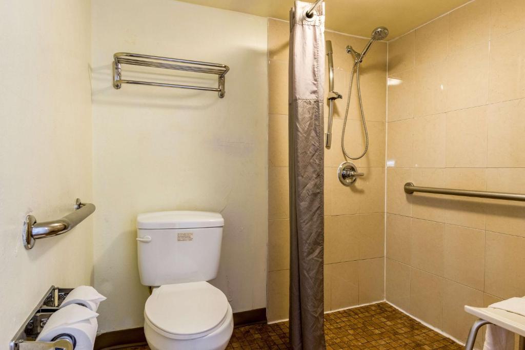 Koupelna v ubytování Motel 6 Glendale Phoenix