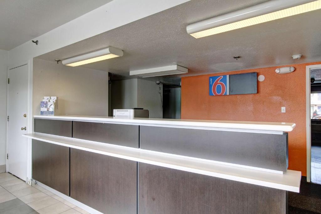 Motel 6-Amherst, OH - Cleveland West - Lorain photo