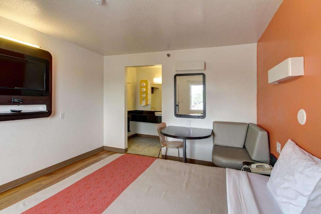Motel 6-Amherst, OH - Cleveland West - Lorain photo