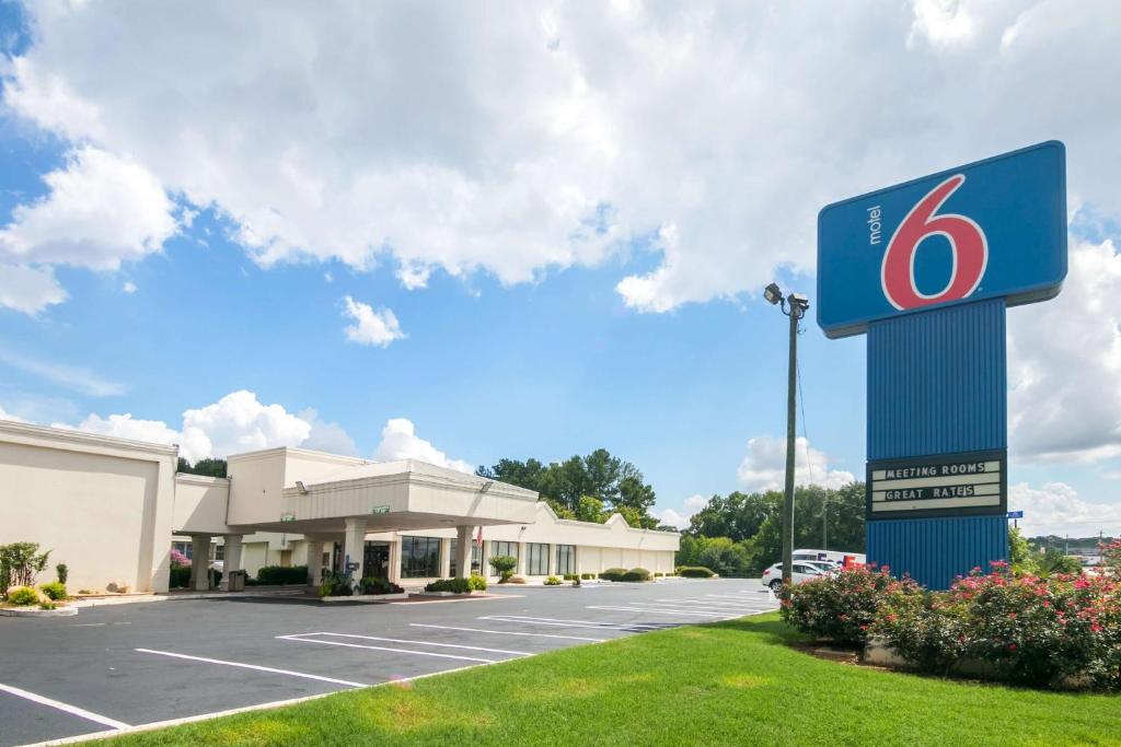 Motel 6-Conyers, GA