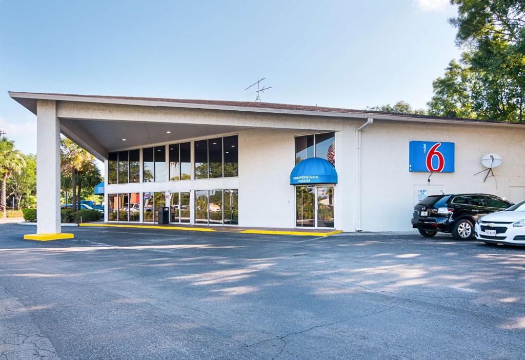 a gas station with a car parked in a parking lot at Motel 6-Tampa, FL - Fairgrounds in Tampa