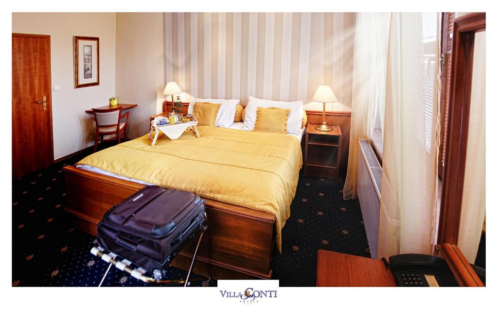 Postel nebo postele na pokoji v ubytování Hotel Villa Conti