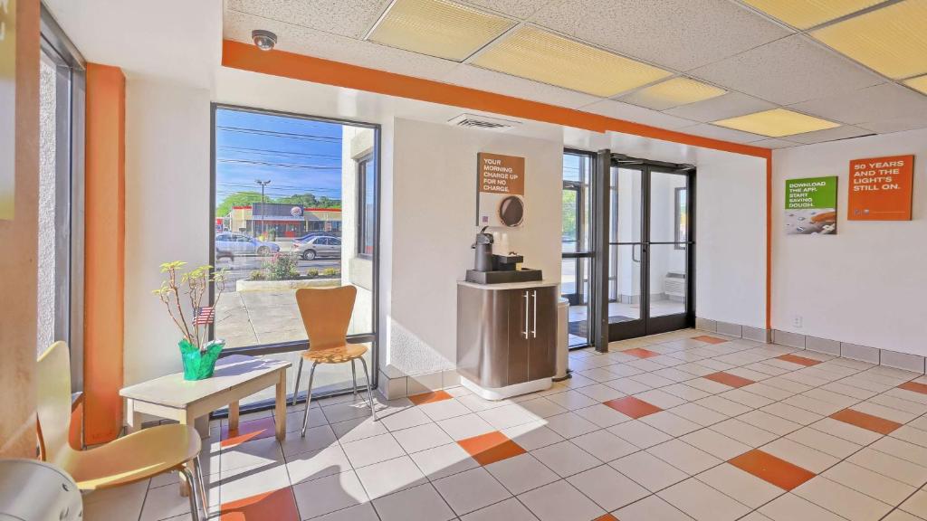 Posezení v ubytování Motel 6-Maple Shade Township, NJ - Philadelphia - Mt Laurel