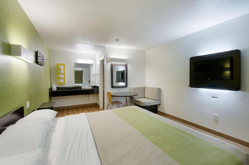 Motel 6-Charles Town, WV - 