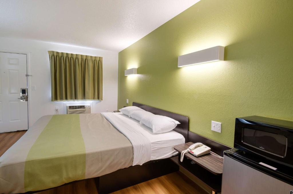Motel 6-Charles Town, WV - 