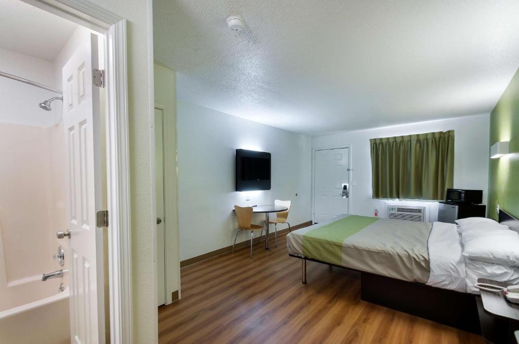 Motel 6-Charles Town, WV - 