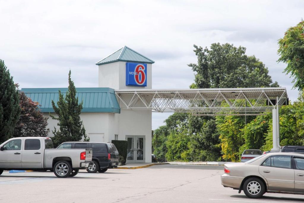 Fotografie z fotogalerie ubytování Motel 6-Warwick, RI - Providence Airport - I-95 v destinaci Warwick