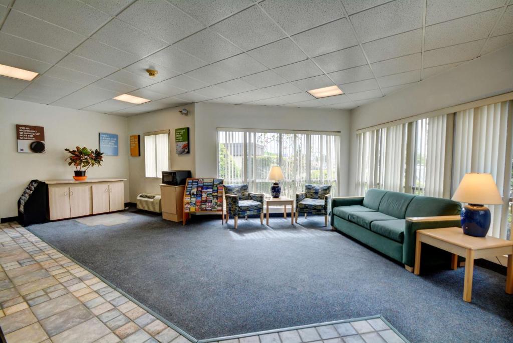 Posezení v ubytování Motel 6-Warwick, RI - Providence Airport - I-95