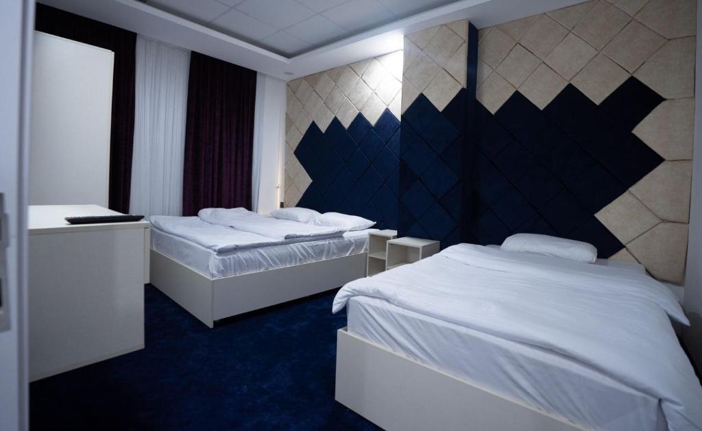 Postel nebo postele na pokoji v ubytování هوتيل وموتيل دانزه