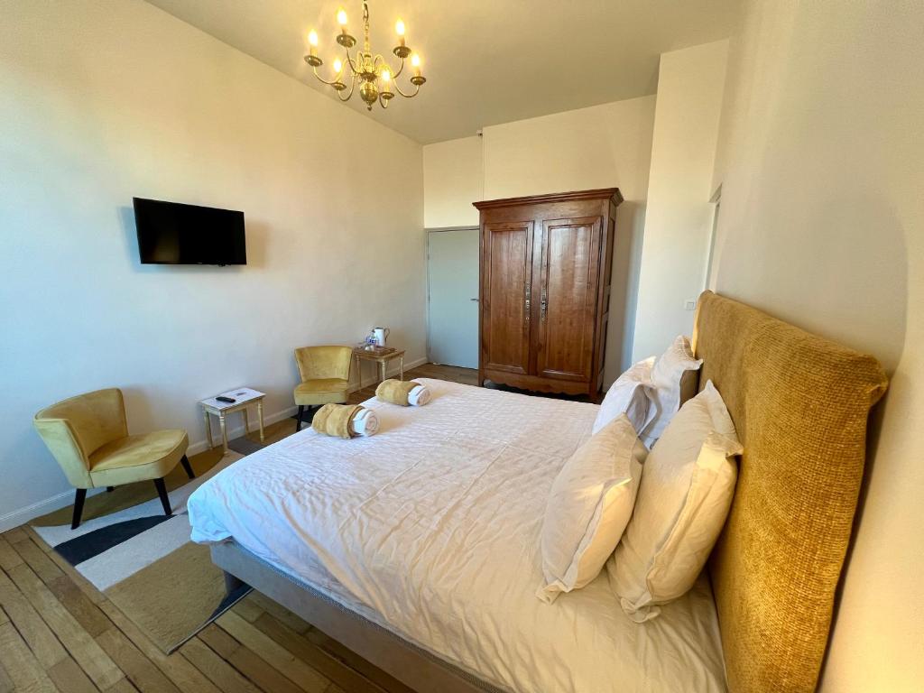 Château du Mont de Guny - Superior King Room