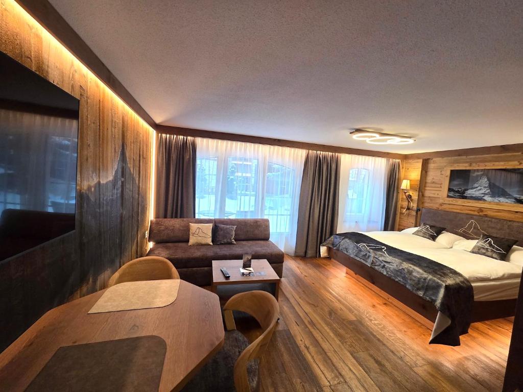 En eller flere senge i et værelse på La Perle Apartments