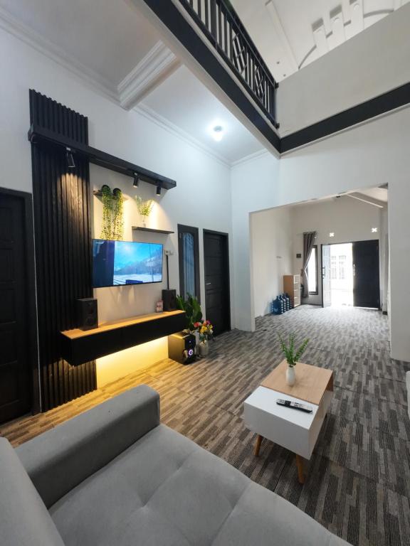 a living room with a couch and a table at Altea House in Diyeng