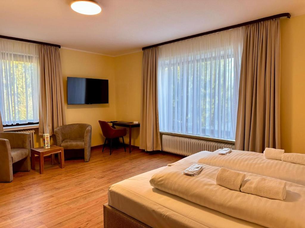 En eller flere senge i et værelse på Boutique HOTEL am KRANICHSEE