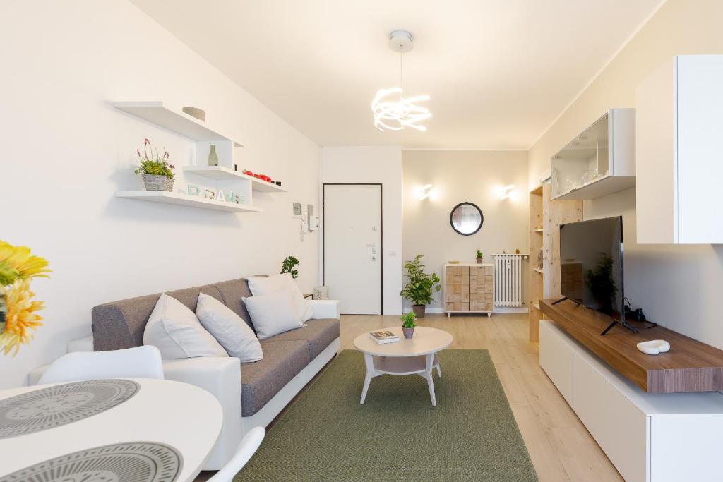 a living room with a couch and a table at Smart Flat - Easy Milan Link in Cinisello Balsamo