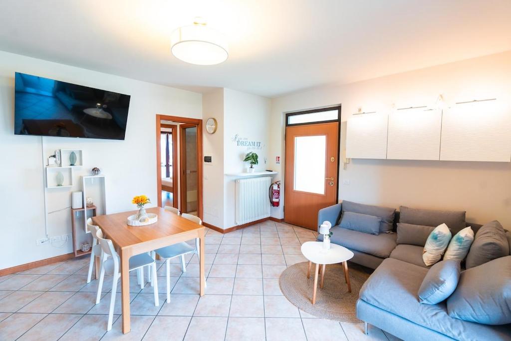 TV/trung tâm giải trí tại Lake View - Between Gardaland and Movieland