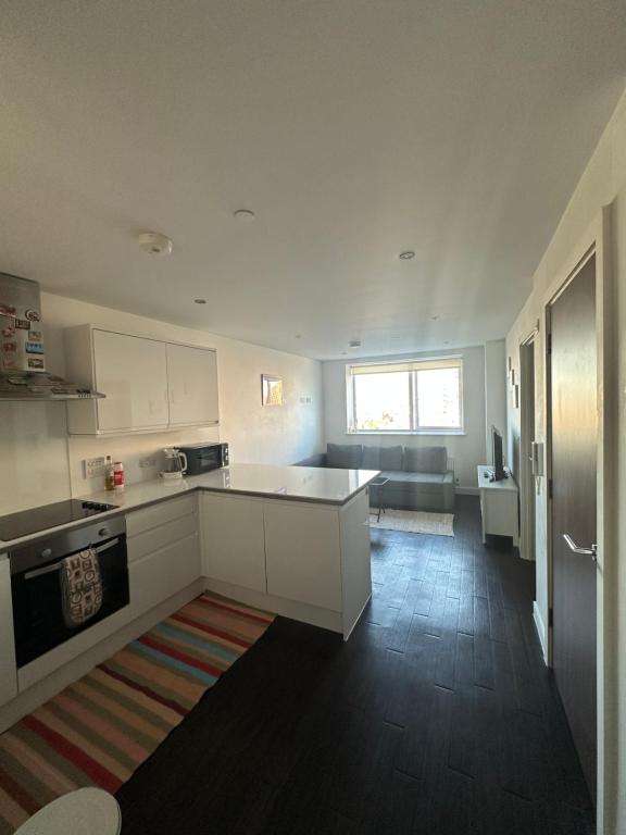 Køkken eller tekøkken på 1+1 Modern flat next to Sutton train station