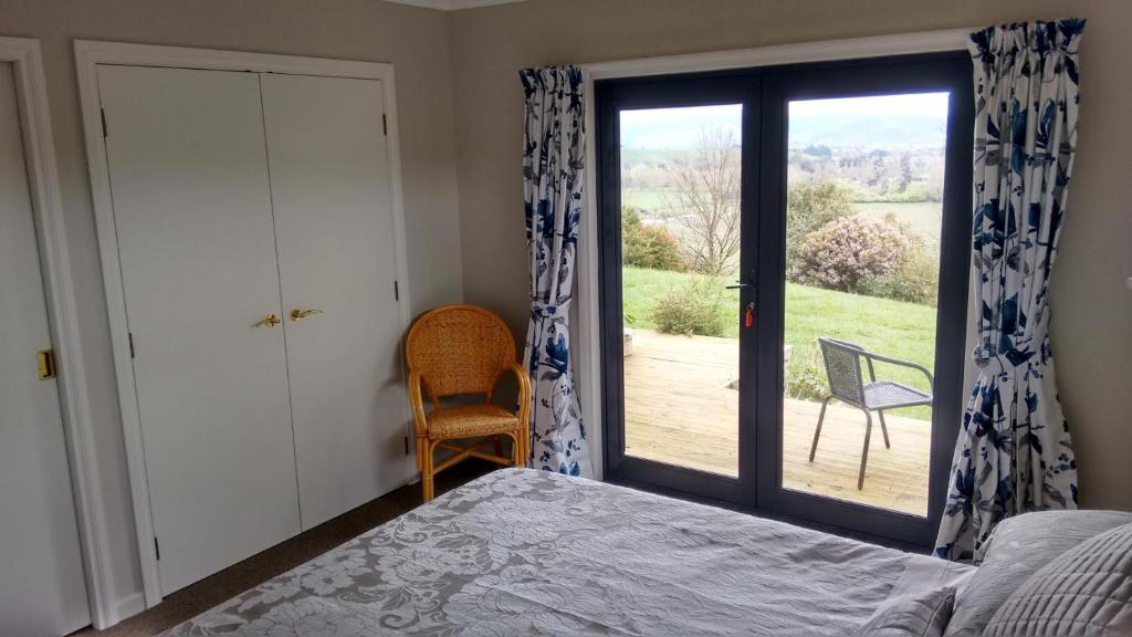 Postel nebo postele na pokoji v ubytování Omaka Heights Countrystay