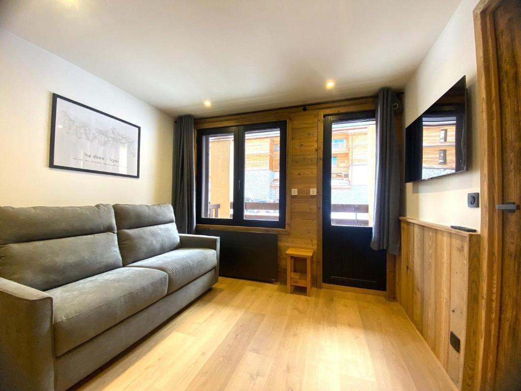 Superbe appartement rénové 4 pers, 2 salles de bain, Parking et WiFi, proche centre et pistes